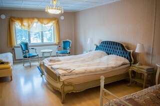 Отель Saarijärven Ruustinna Oy Saarijärvi Четырехместный номер с общей ванной комнатой-4